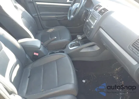 2008 Volkswagen Jetta Wolfsburg Edition z USA, uszkodzony, nr VIN 3VWRJ71K68M151556